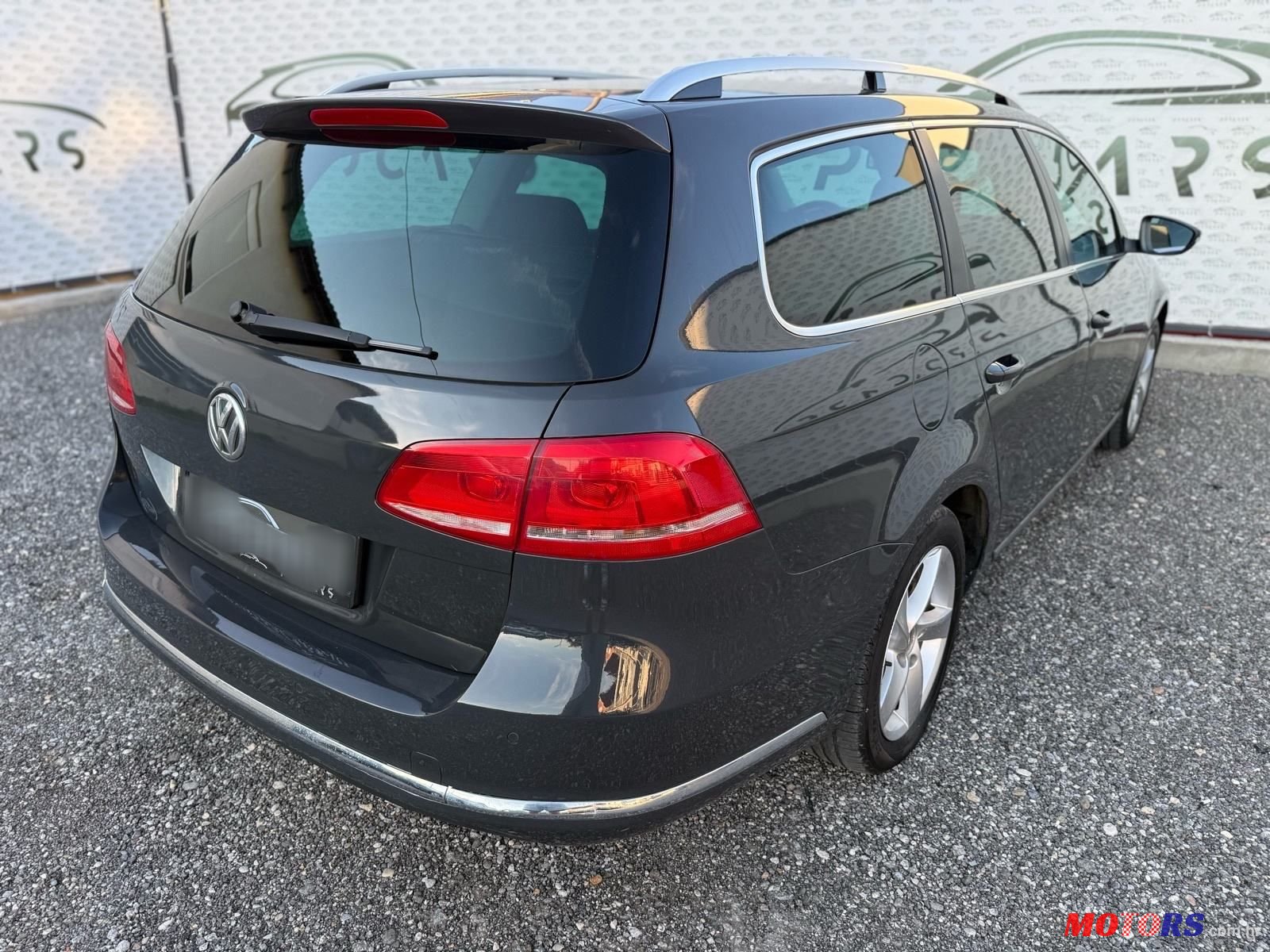 2011' Volkswagen Passat Variant photo #6