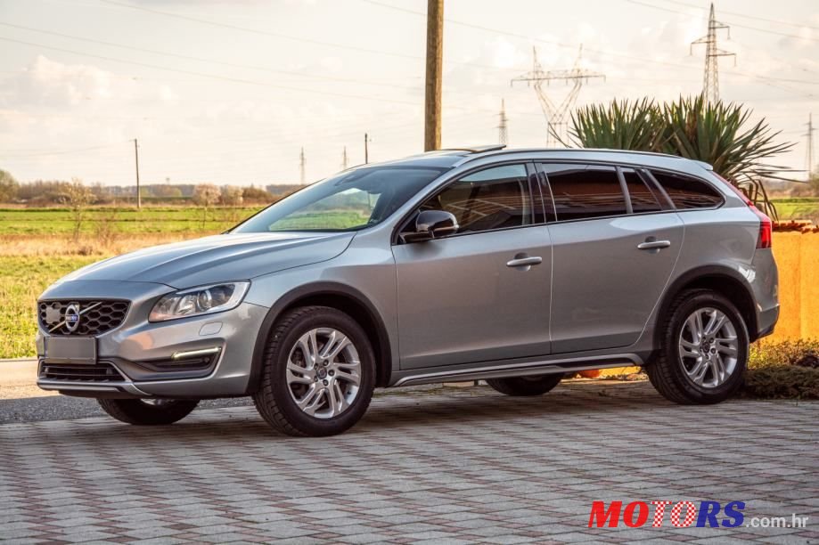 2016' Volvo V60 Cross Country D3 photo #3