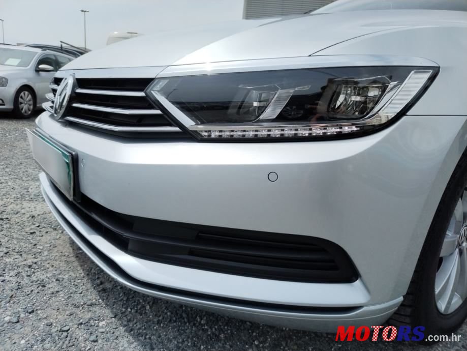 2018' Volkswagen Passat photo #5