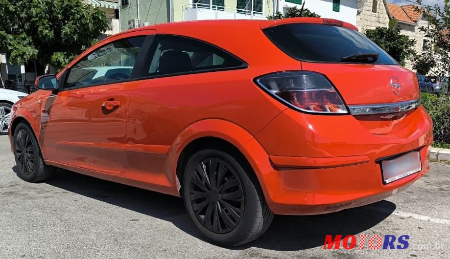 2006' Opel Astra Coupe photo #3