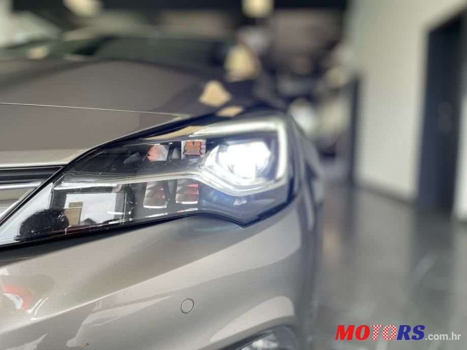 2017' Opel Astra Karavan photo #5