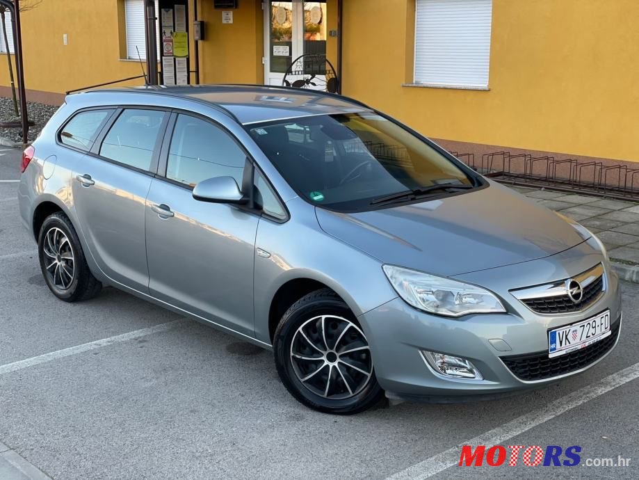 2011' Opel Astra Karavan photo #1