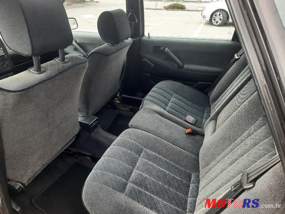 1991' Volkswagen Passat Cl Td photo #5