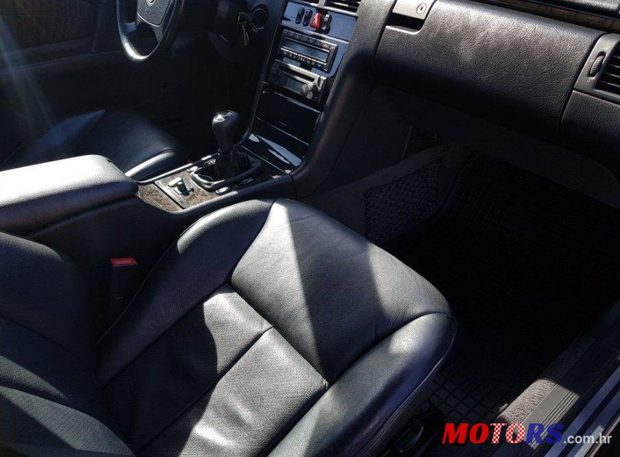 1998' Mercedes-Benz E-Klasa 240 photo #2