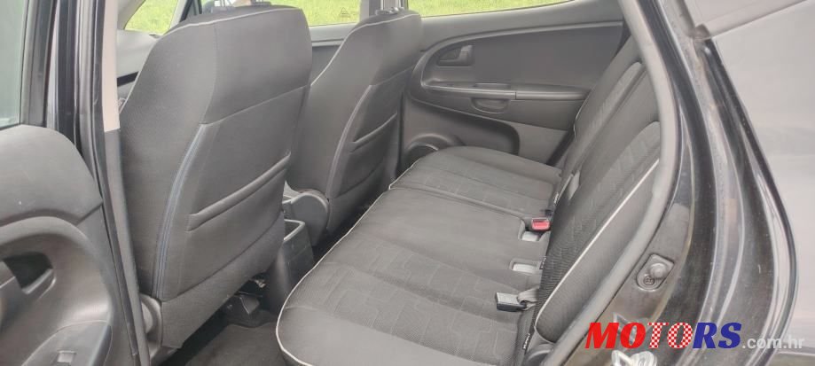 2010' Kia Venga 1,4 Crdi Ex photo #6