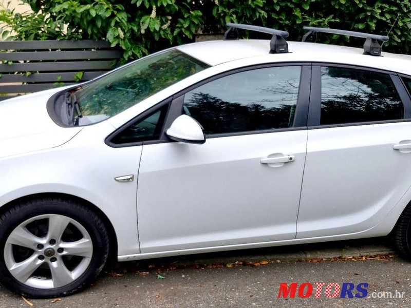 2012' Opel Astra 1,7 Cdti photo #2