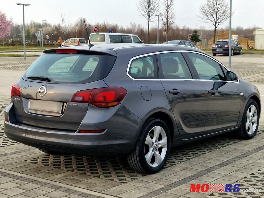 2011' Opel Astra Karavan photo #6