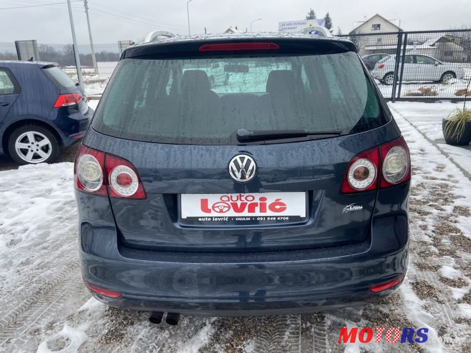 2011' Volkswagen Golf Plus photo #5