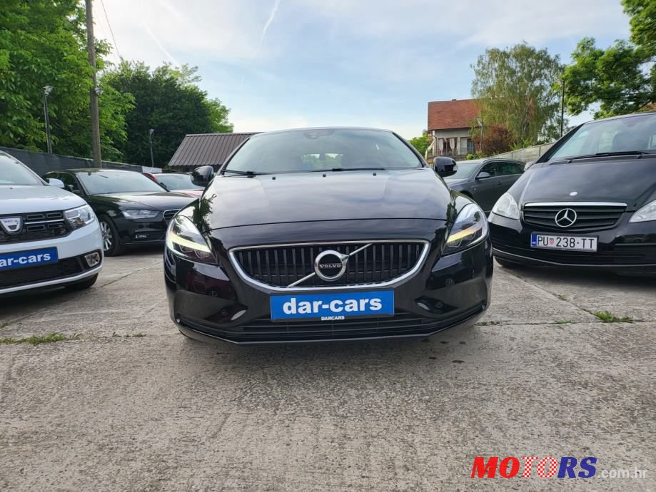 2018' Volvo V40 T2 photo #5