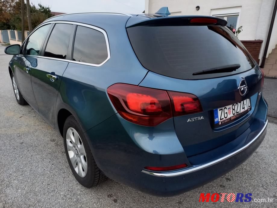 2016' Opel Astra Karavan photo #4