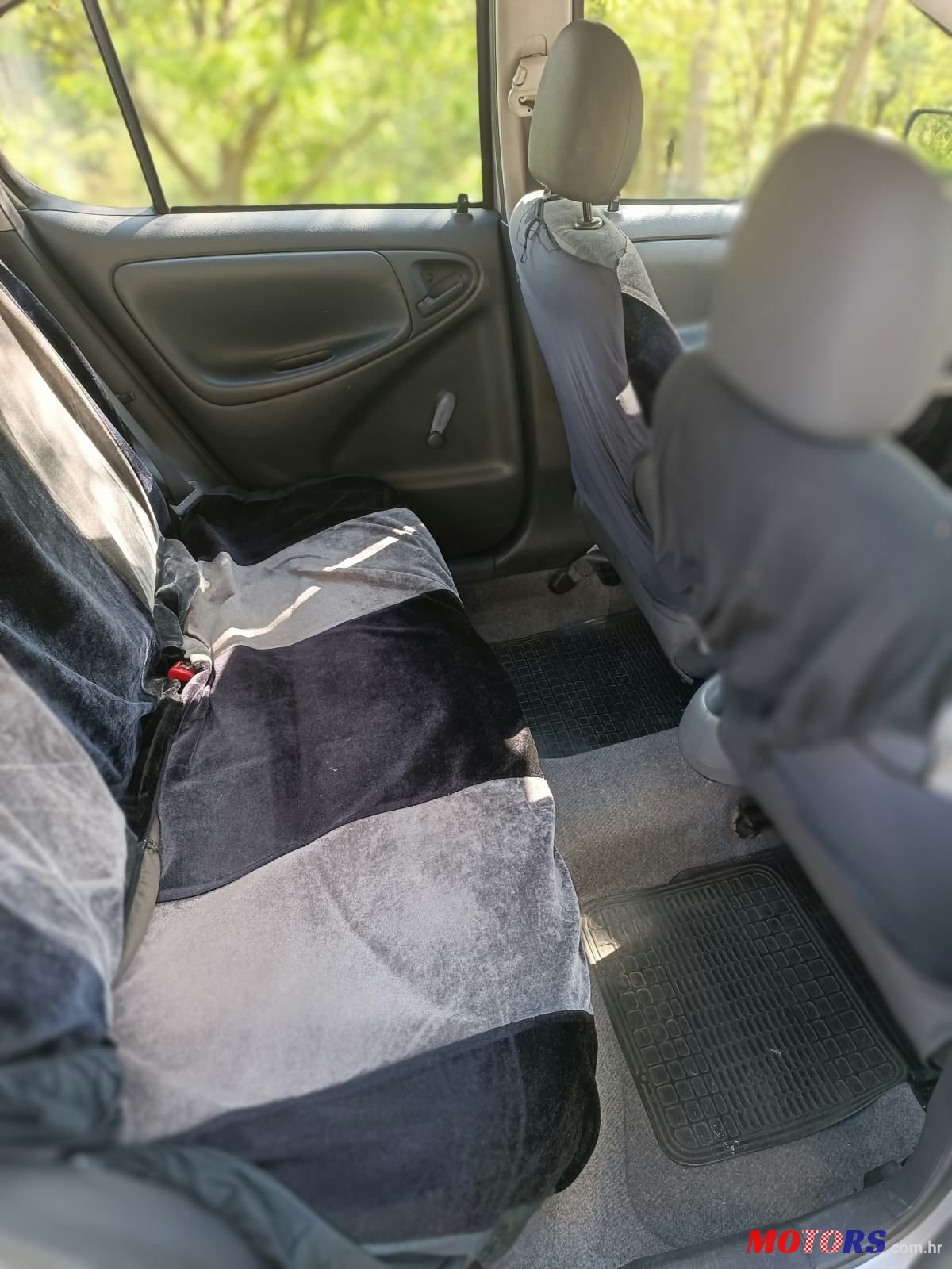 2002' Toyota Yaris 1,0 Vvt-I photo #6