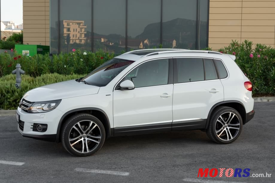 2015' Volkswagen Tiguan photo #5