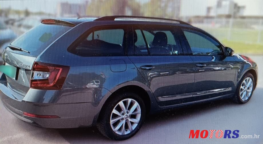 2020' Skoda Octavia Combi photo #2