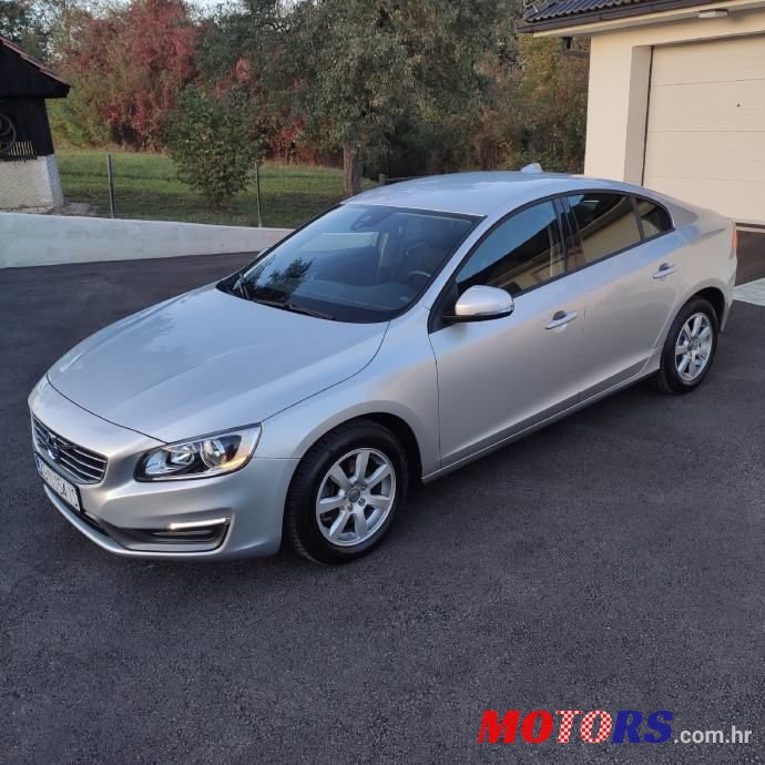 2013' Volvo V40 D2 photo #2