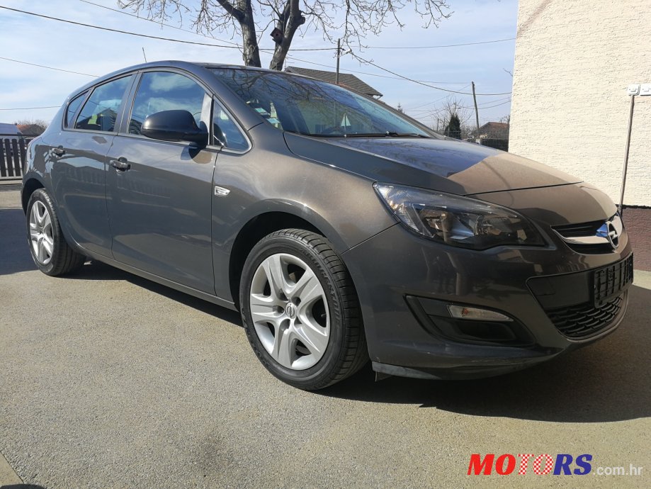 2013' Opel Astra J photo #1