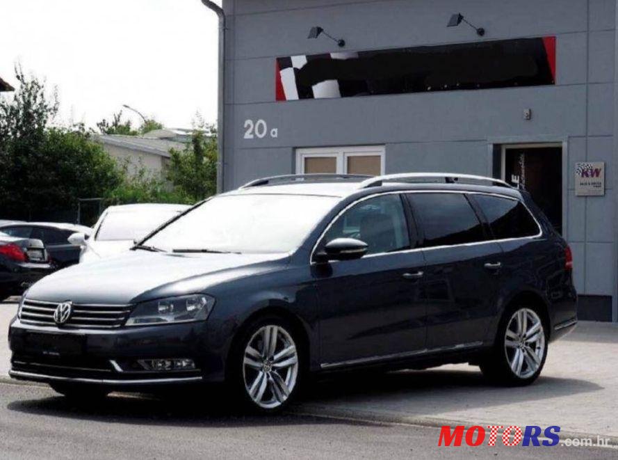 2011' Volkswagen Passat Variant photo #2