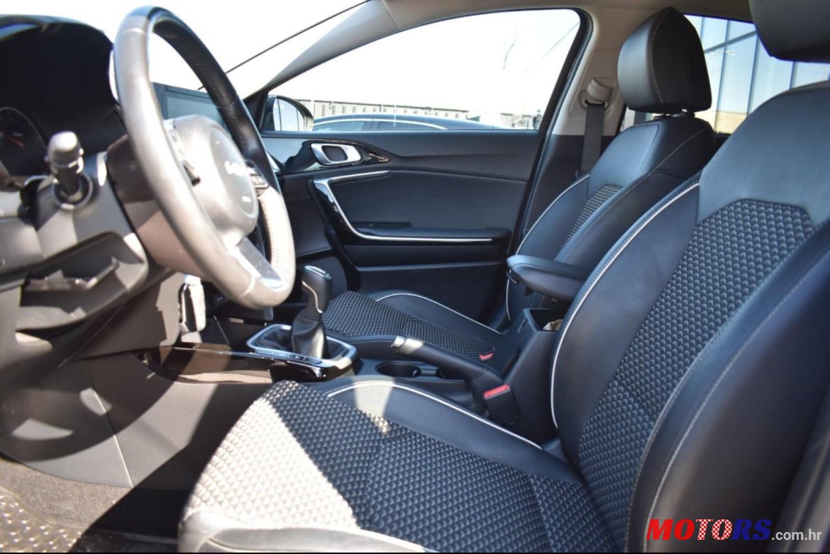 2021' Kia XCeed photo #7