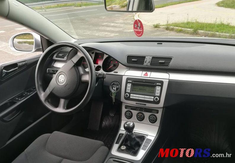 2008' Volkswagen Passat Variant photo #2