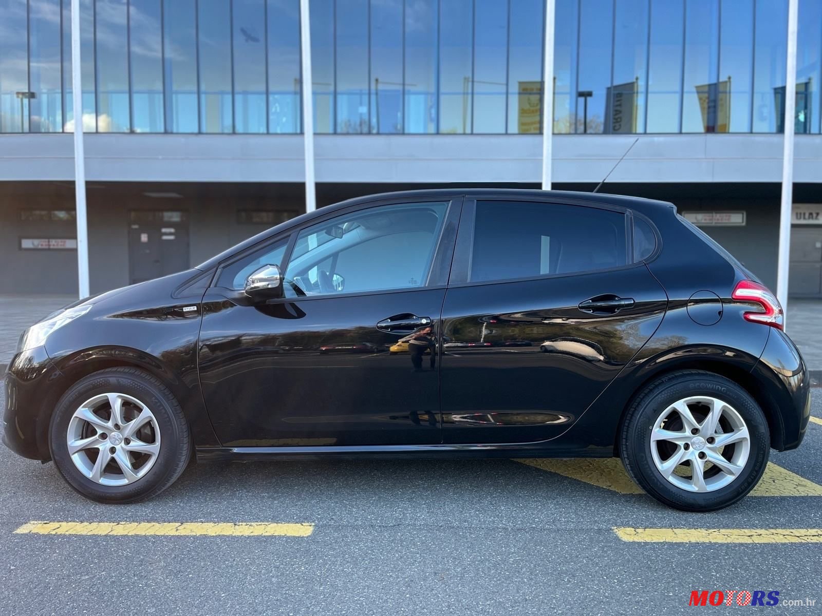2015' Peugeot 208 1,2 photo #5