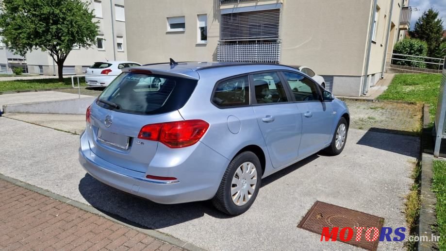 2014' Opel Astra Karavan photo #6