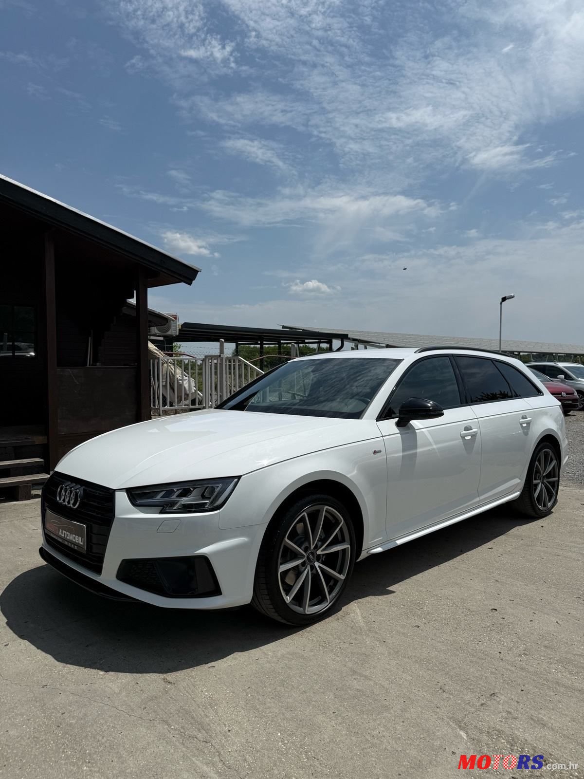 2019' Audi A4 Avant photo #1