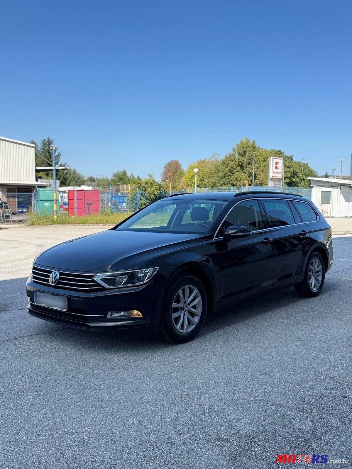 2016' Volkswagen Passat Variant photo #2