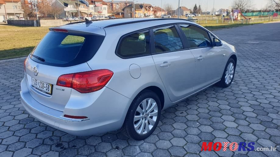 2015' Opel Astra Karavan photo #4