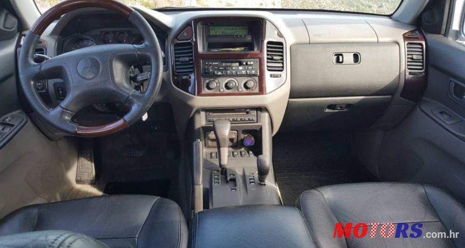 2000' Mitsubishi Pajero 3,5 V6 Gdi Gls photo #2