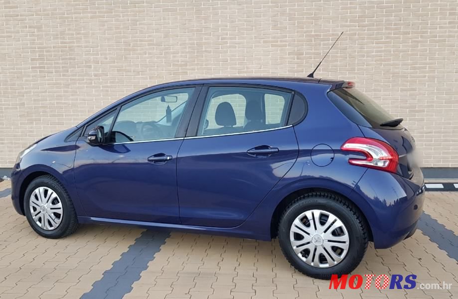 2012' Peugeot 208 1,2 Vti photo #2