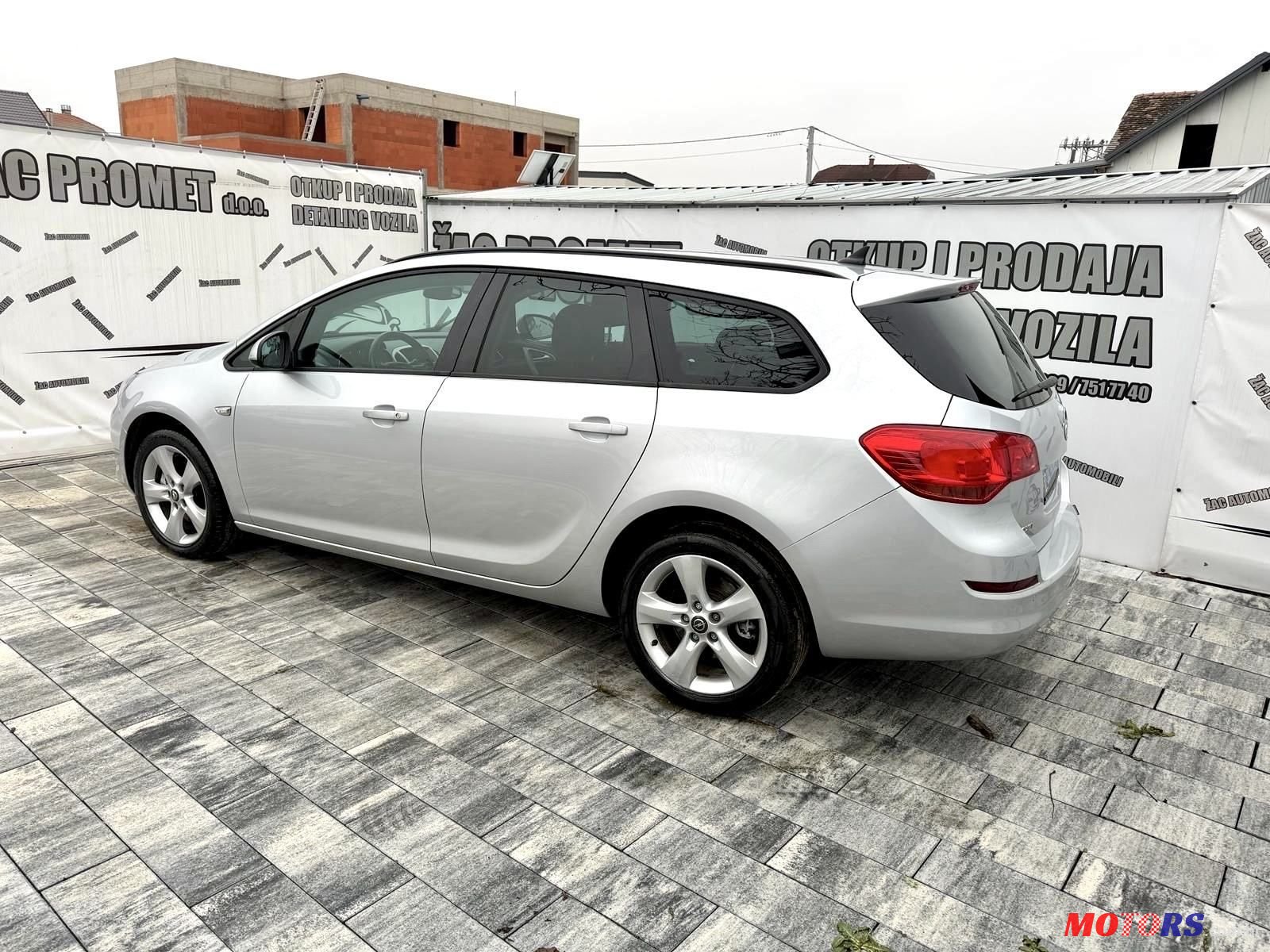 2011' Opel Astra Karavan photo #3