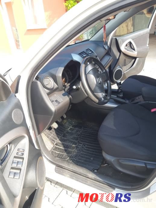 2010' Toyota RAV4 photo #5