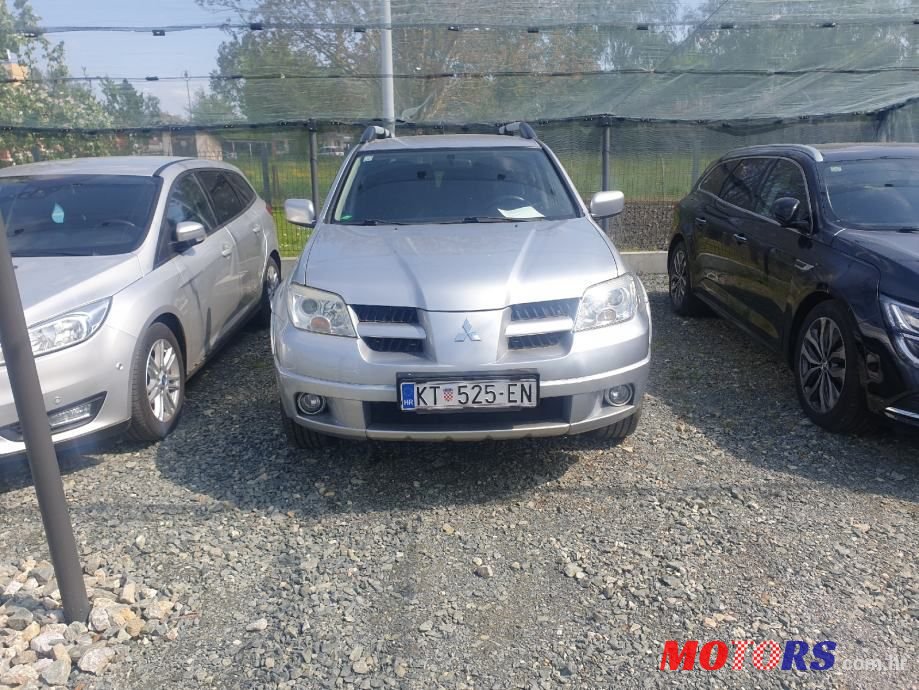 2007' Mitsubishi Outlander photo #3