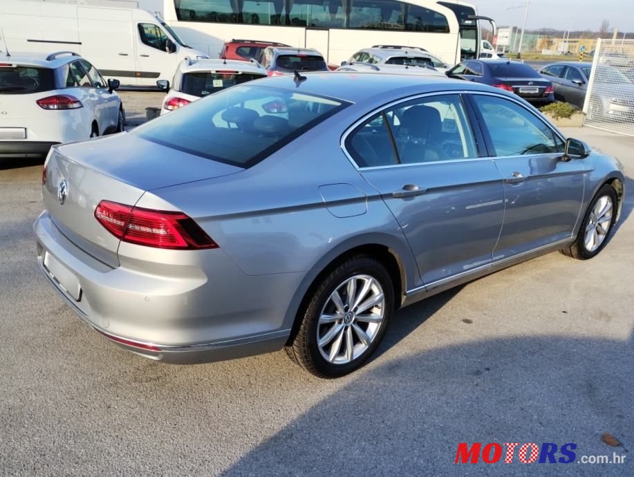 2018' Volkswagen Passat photo #5