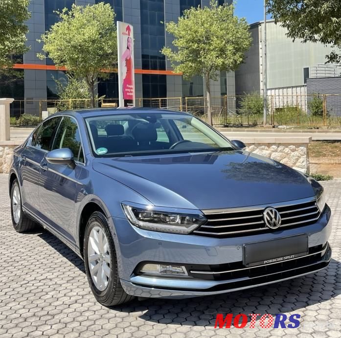 2015' Volkswagen Passat photo #2