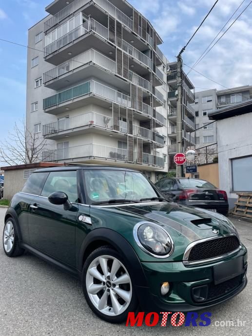 2013' MINI Cooper Cooper Sd photo #1