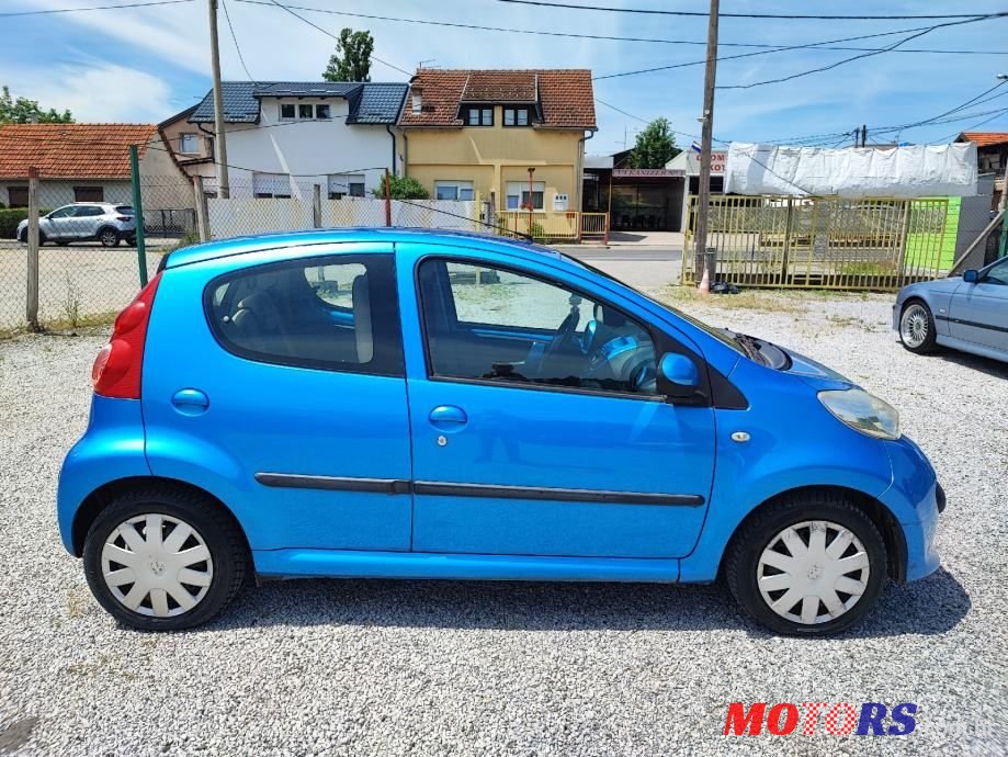 2008' Peugeot 107 1,0 photo #4
