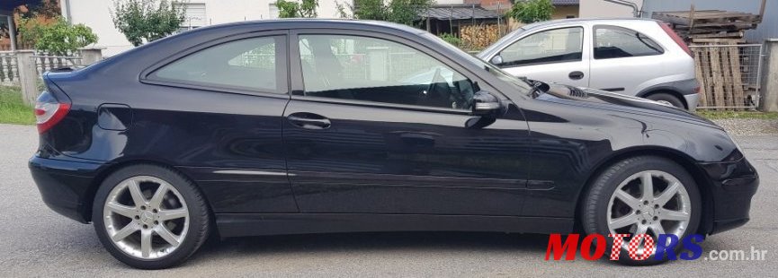 2006' Mercedes-Benz 220 CDI SPORT COUPE photo #2