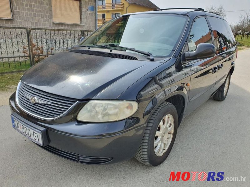 2003' Chrysler Voyager photo #5