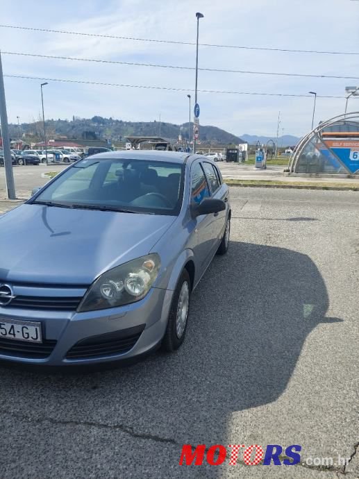 2005' Opel Astra photo #2