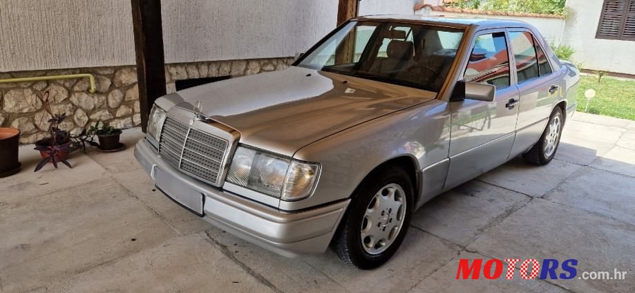 1991' Mercedes-Benz 124 230 photo #3