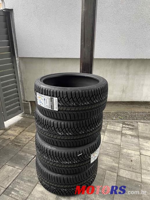 2019' Volkswagen Golf 7 2,0 R photo #5