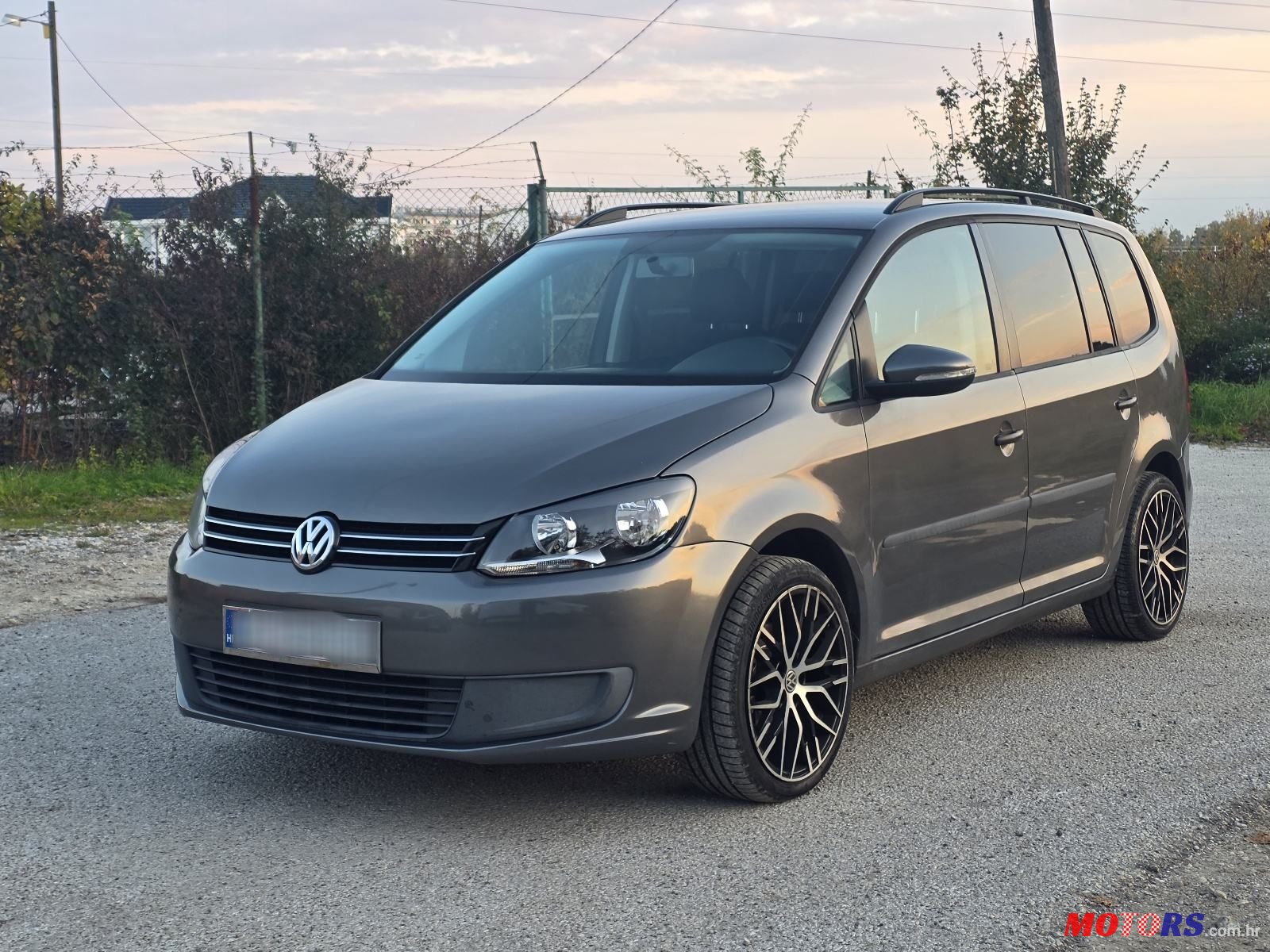 2011' Volkswagen Touran 1,6 Tdi photo #1