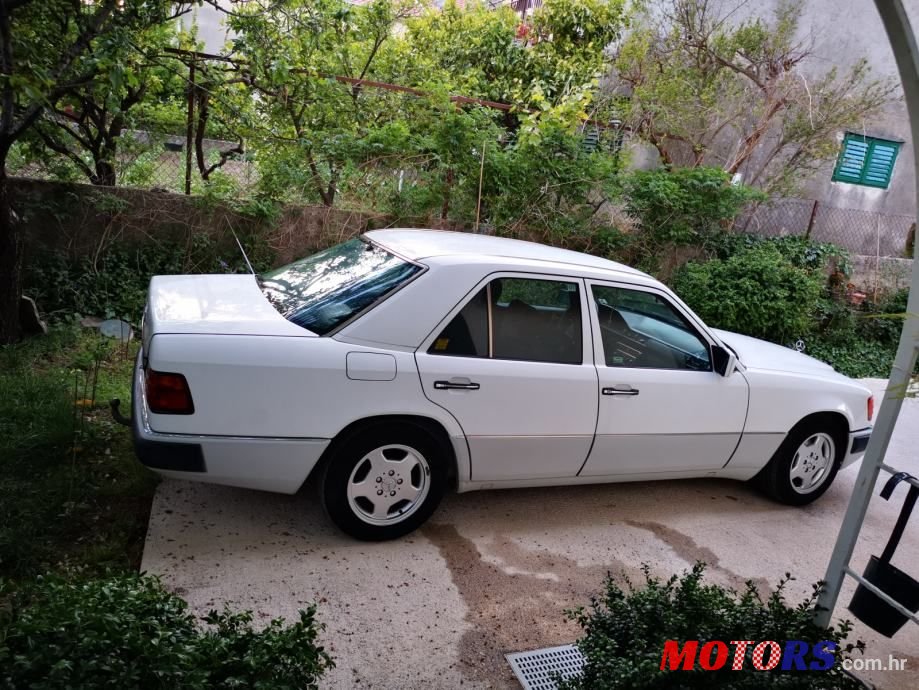 1992' Mercedes-Benz 124 300 D photo #4