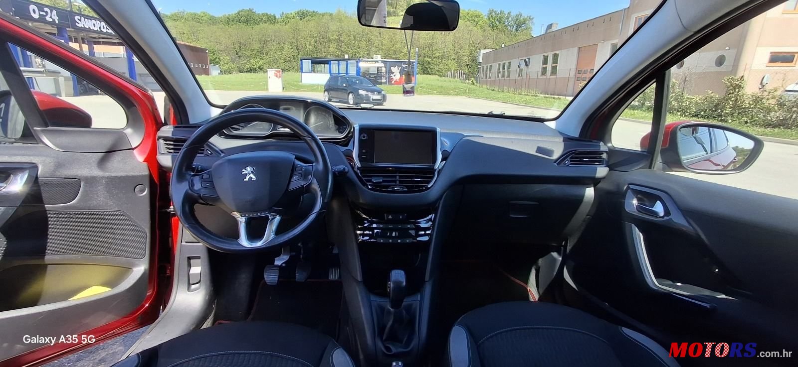 2015' Peugeot 208 1,0 photo #6