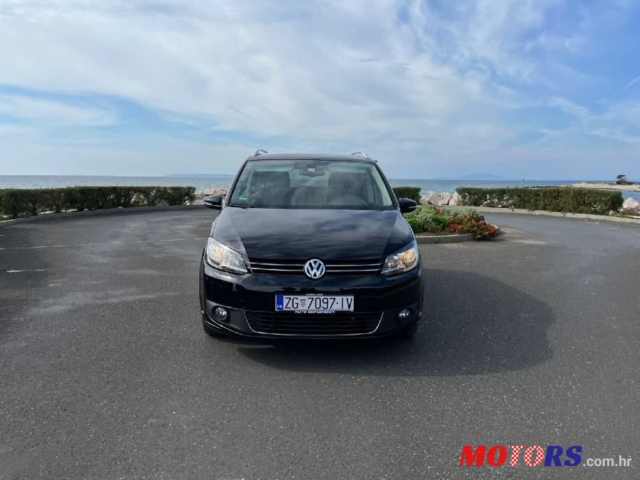 2014' Volkswagen Touran photo #2
