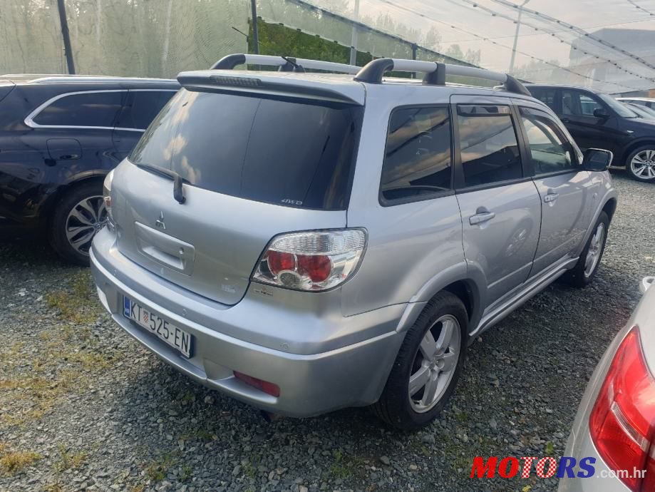 2007' Mitsubishi Outlander photo #5