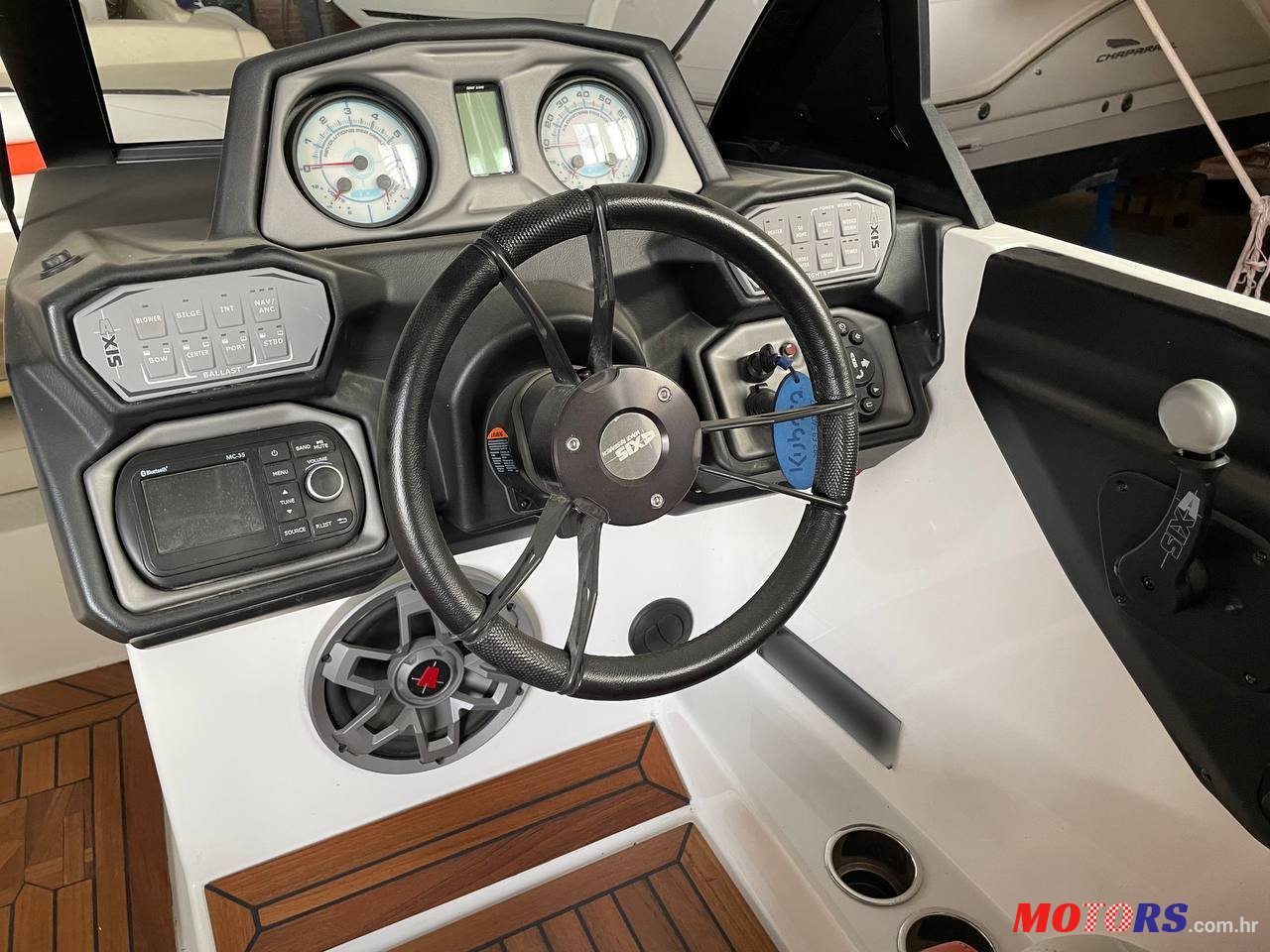 2020' Malibu Axis A24 photo #4