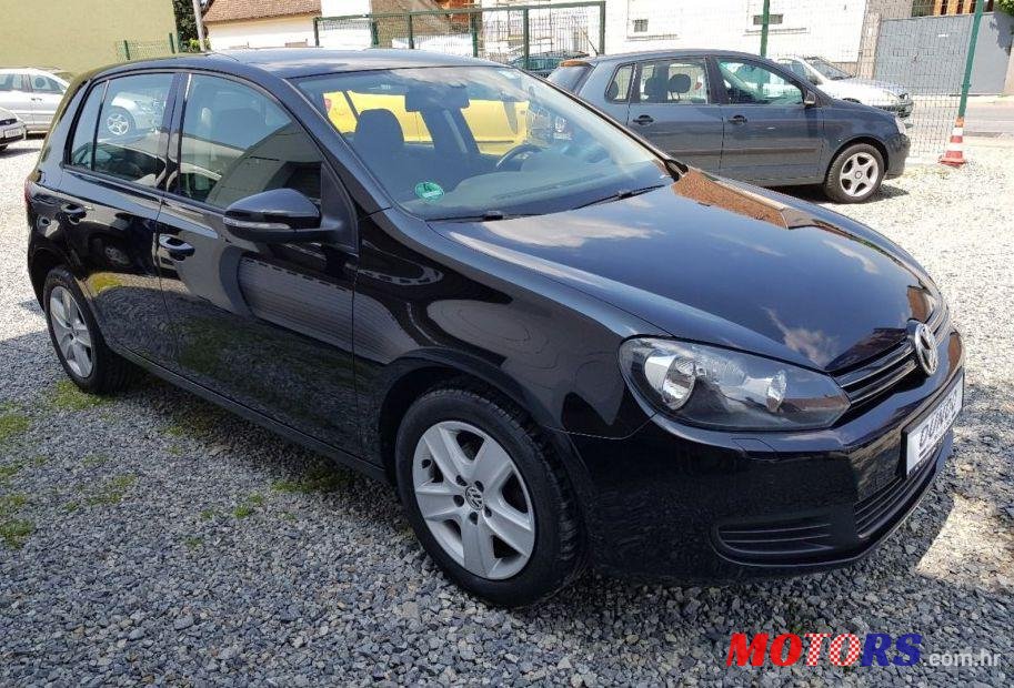 2010' Volkswagen Golf VI 1,6 Tdi photo #1