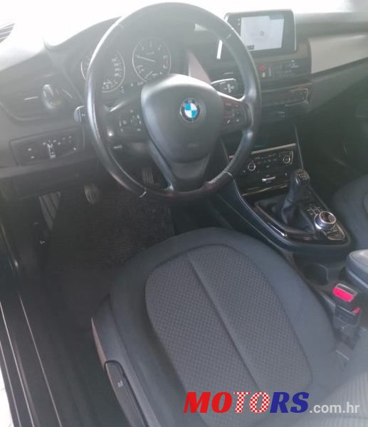 2017' BMW Serija 2 216D photo #5