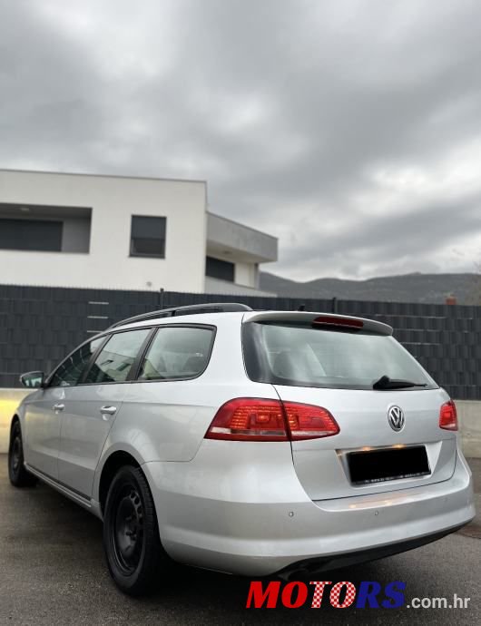 2011' Volkswagen Passat Variant photo #3